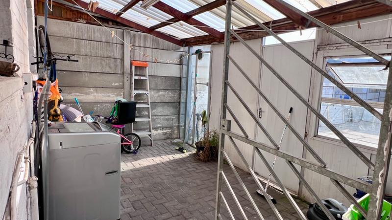 2 Bedroom Property for Sale in Silvertown Western Cape